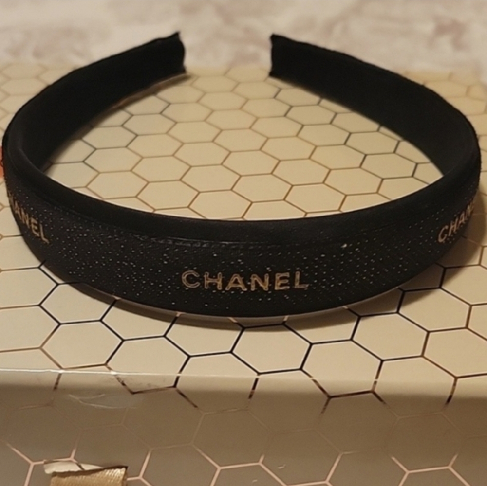 CHANEL Black and Gold Hairband - Picture 2 of 4